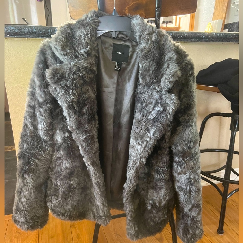 Forever 21 faux fur coat. Size L